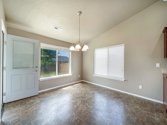 Building Photo - AVAILABLE SEPTEMBER 1ST! Luxury Kennewick ...