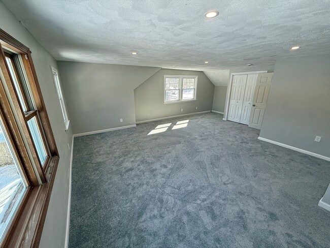 Building Photo - 252 Mechanic St