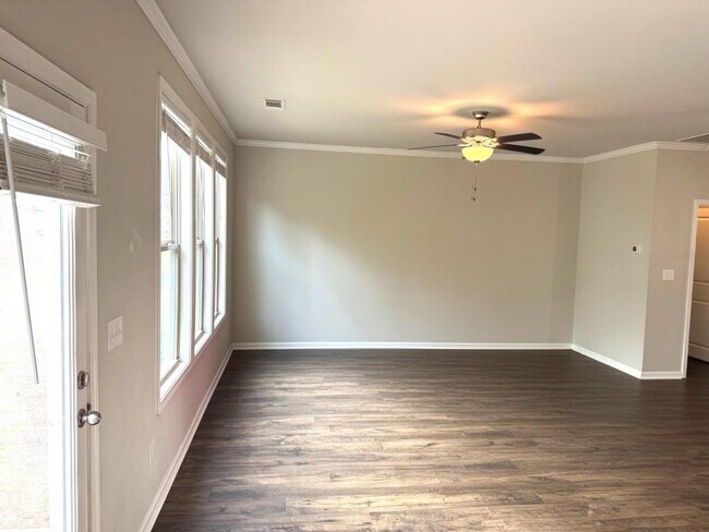 Building Photo - 113 Candler Park Dr