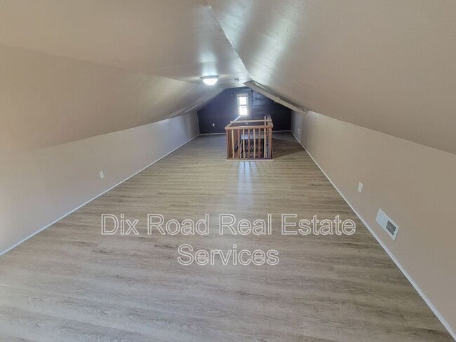 Building Photo - 109 N Decker Ave