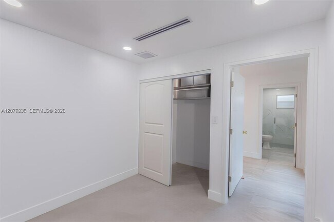 Building Photo - 233 W 39th Pl