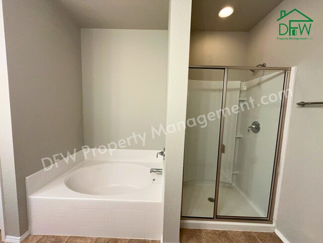 Building Photo - Spacious 4-Bedroom Home for Lease in Kelle...
