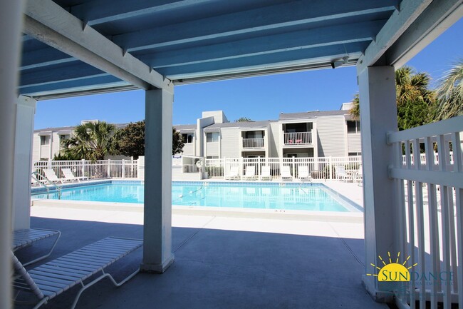 Building Photo - Beautiful 2 Bedroom Unit in Gated Finestra...