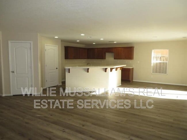 Building Photo - 16699 Colonial Trail