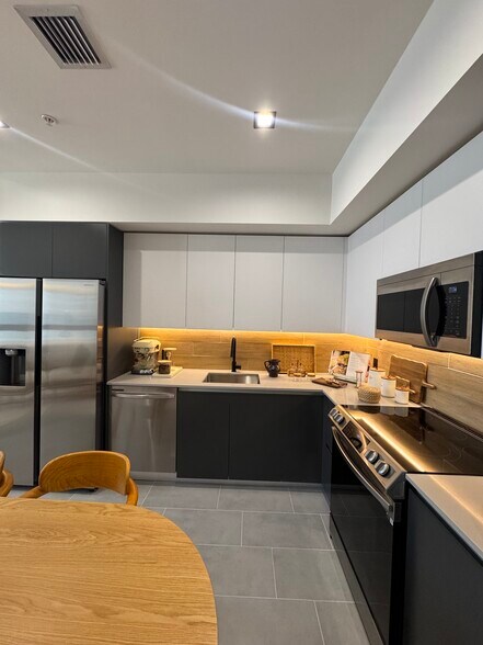 Building Photo - 2157 NW Miami Ct