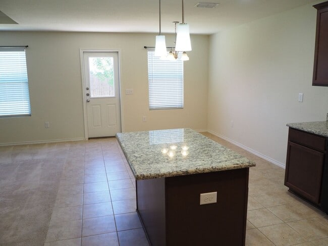 Building Photo - 3 Bed 2 Bath in Providence Village