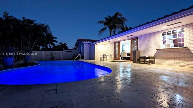 Building Photo - 4027 Pierce St