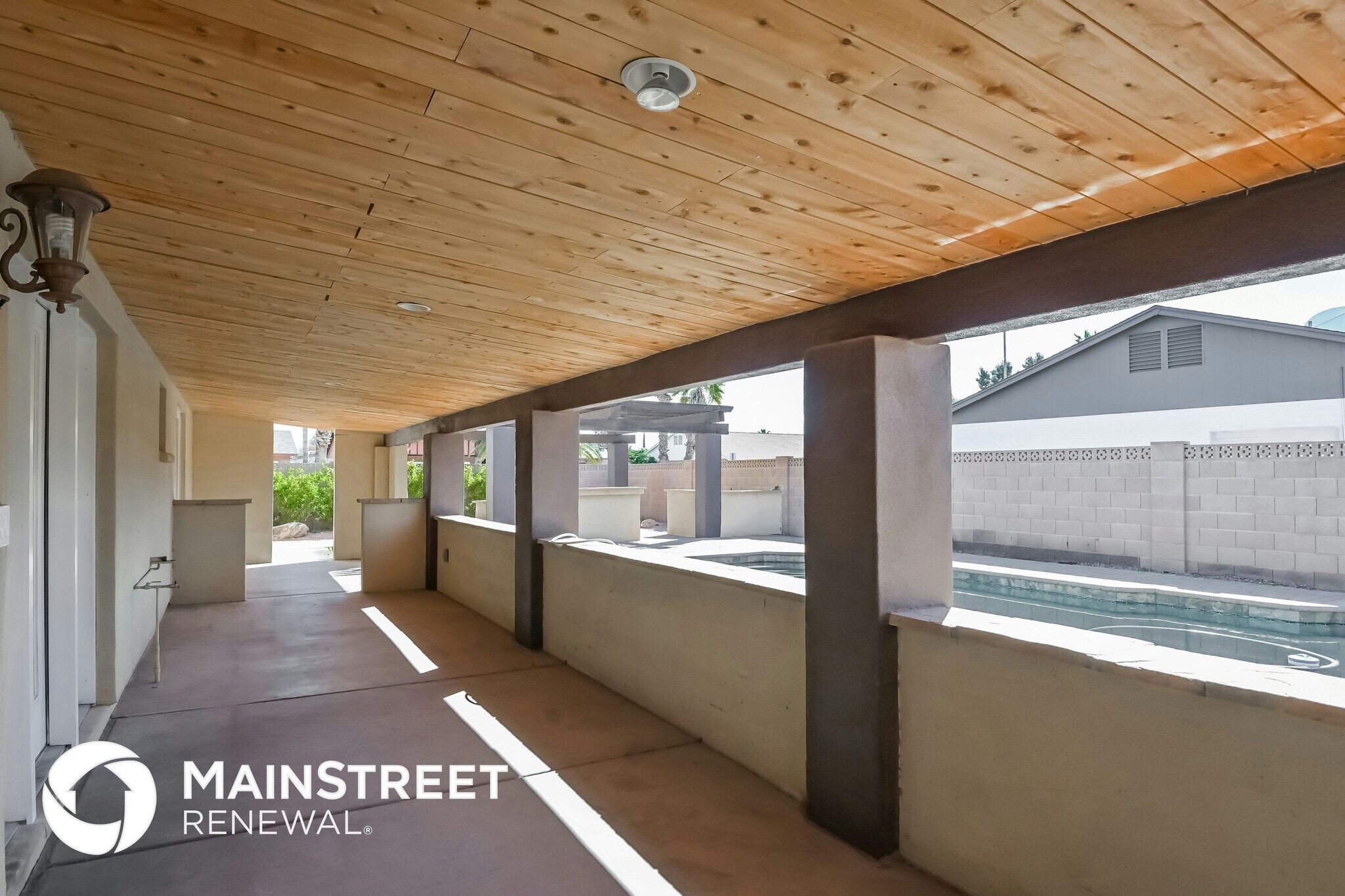 Building Photo - 2255 E Gable Ave