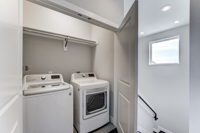 Building Photo - 2510 Tuam St