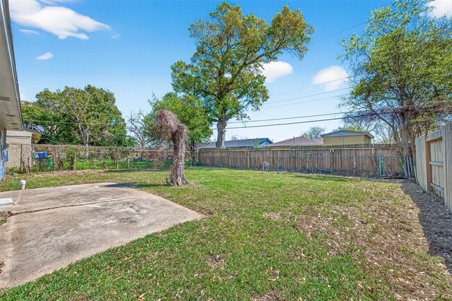 Building Photo - 3927 Prudence Dr