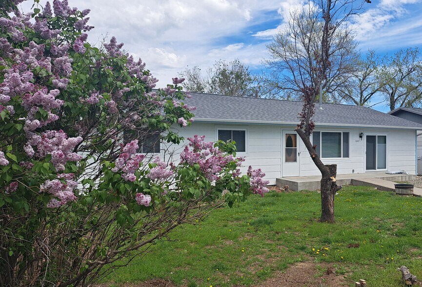 Primary Photo - 1337 Lockview Ln