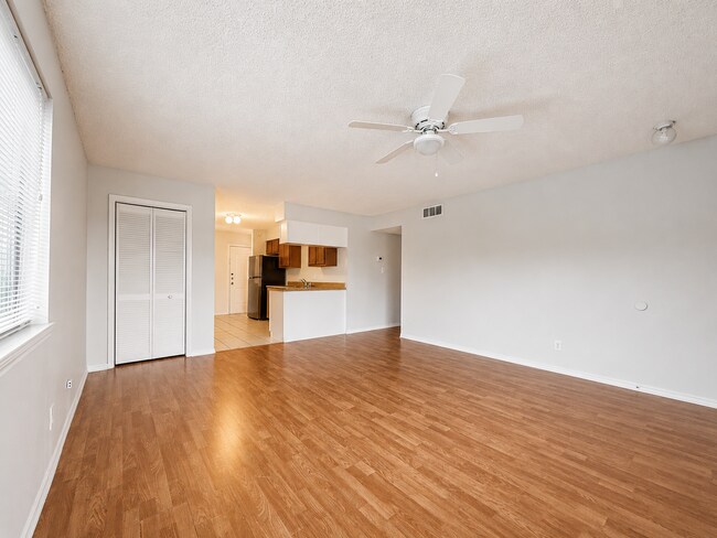 Building Photo - 5630 Brookview Ct