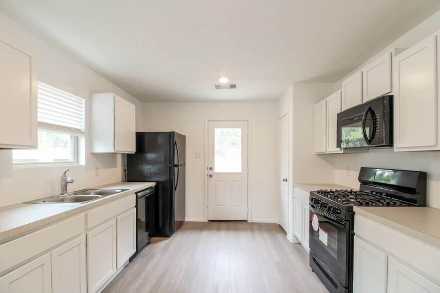 Building Photo - 3635 Solanum Dr