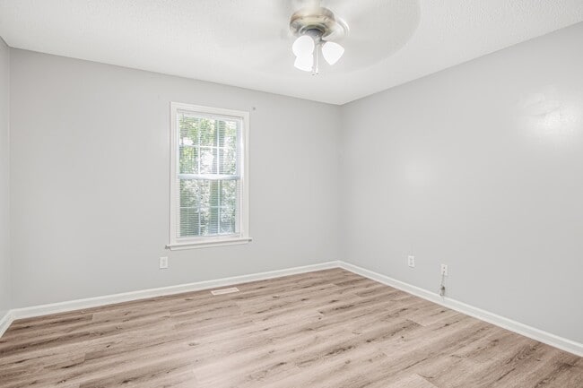 Building Photo - 129 Nelson Ct
