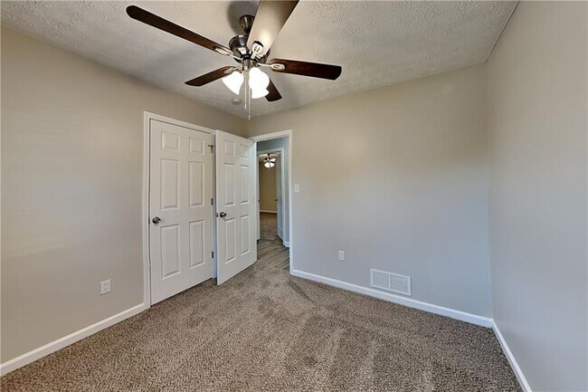 Building Photo - 42 Breckenridge Dr