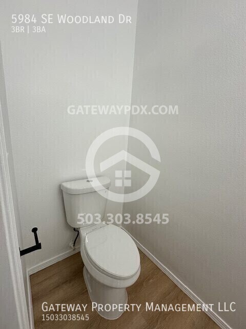 Building Photo - 5984 SE Woodland Dr