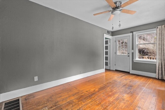 Building Photo - 1144 Canyon Ave