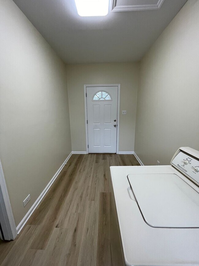 Building Photo - Incredible, newly renovated 3 br 3.5 ba Ca...