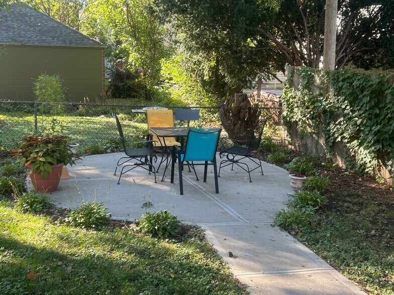 Building Photo - 420 S 38th St