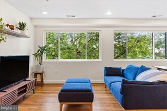 Building Photo - 804 Taylor St NW