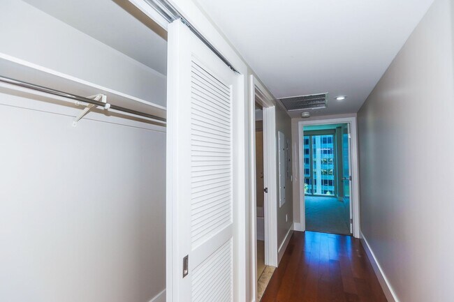 Building Photo - Allure Waikiki - 2 bedroom, 2 bath with 1 ...
