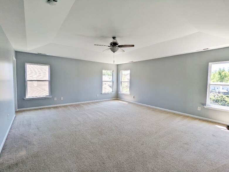 Building Photo - 343 Edgecroft Way