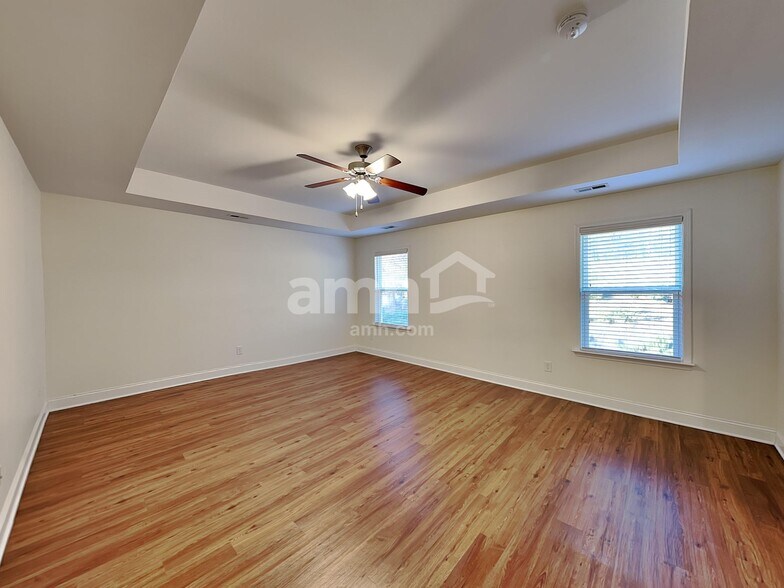 Building Photo - 206 Southfork Ln