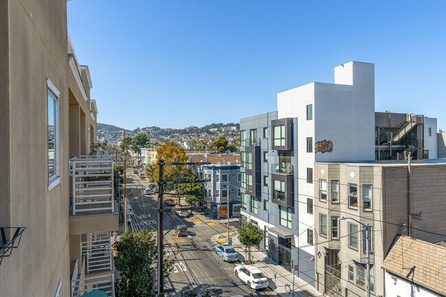 Building Photo - 2208 Mission St