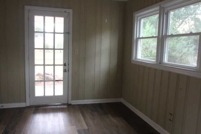 Building Photo - 1114 10th Ave