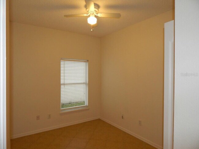Building Photo - **Charming 4BR/2BA Pond-View Home with Boat Ramp Access – East Orlando **