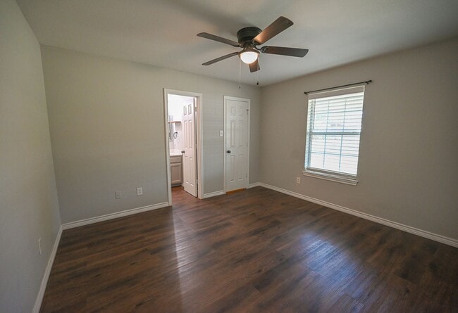 Building Photo - Cozy 3 Bedroom 2 Bath beautiful brick home...