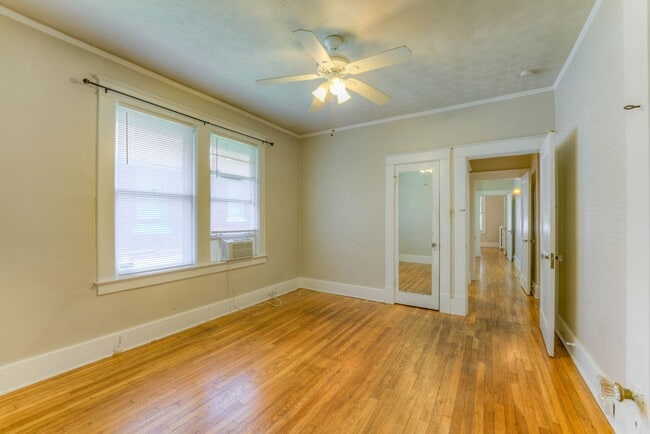 Building Photo - Charming 5BR/2.5BA Brick Bungalow in Vollintine-Evergreen