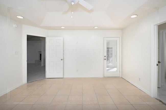 Building Photo - Lovely 3 Bed 2 Bath Brick Home Just Minutes from the Beach!