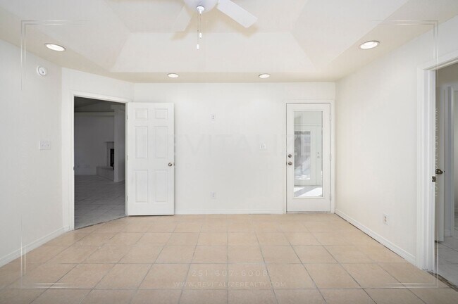 Building Photo - Lovely Brick Home Just Minutes from the Be...