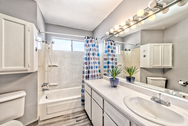 Building Photo - 5243 Orinda Ave