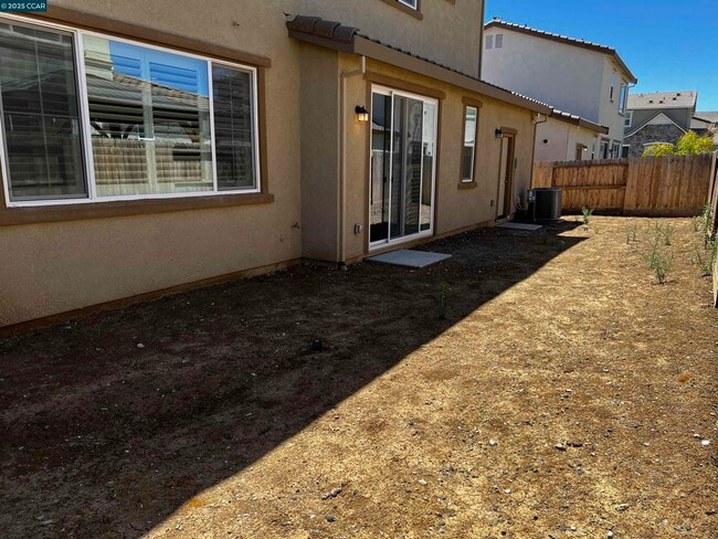 Building Photo - 742 Iris Dr