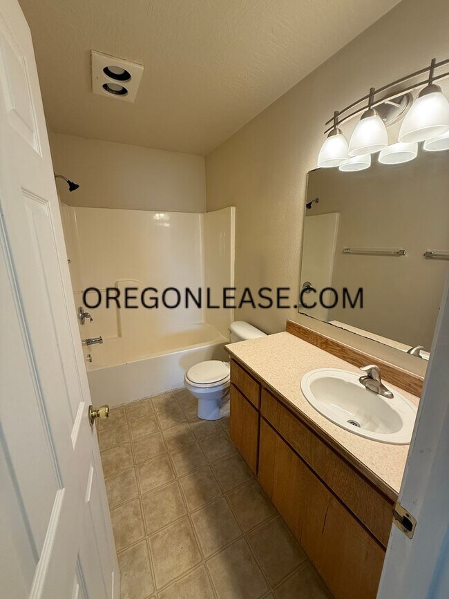 Building Photo - 270 S 41st Pl