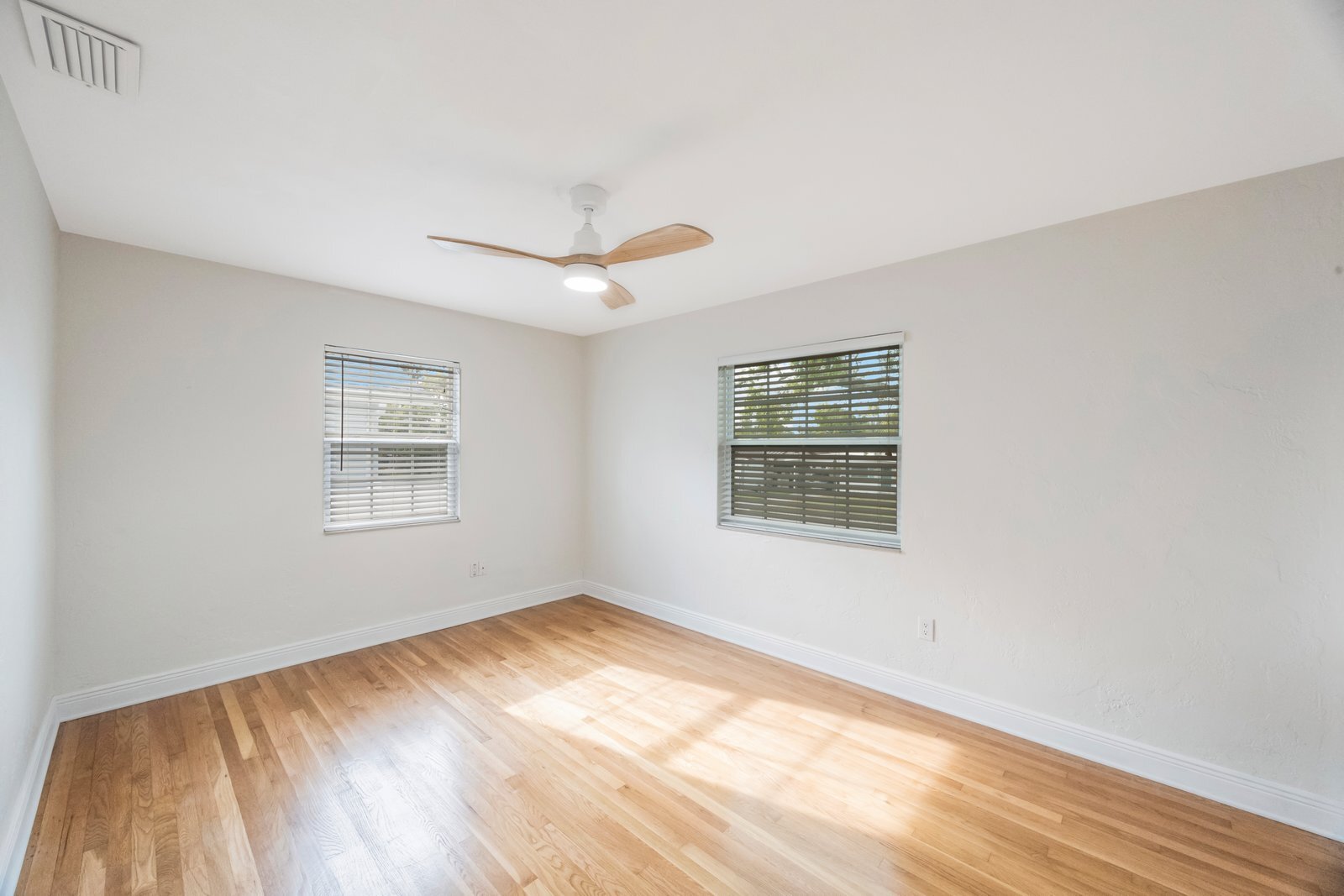Building Photo - 5020 15th Ave N