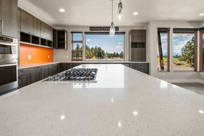 Building Photo - 64144 Pioneer Loop