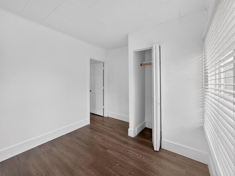 Building Photo - 1909 Monroe St