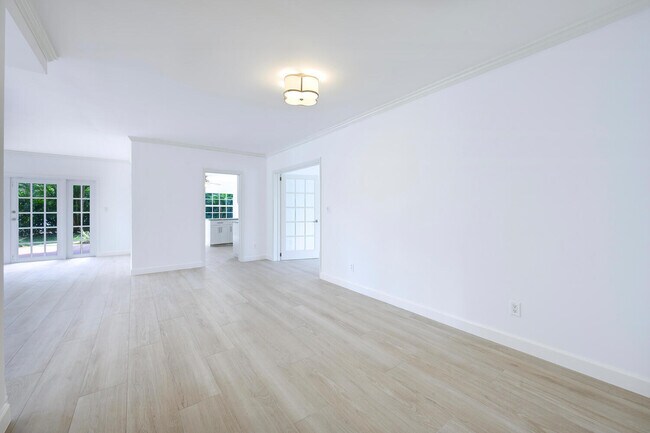 Building Photo - 336 Marlborough Pl