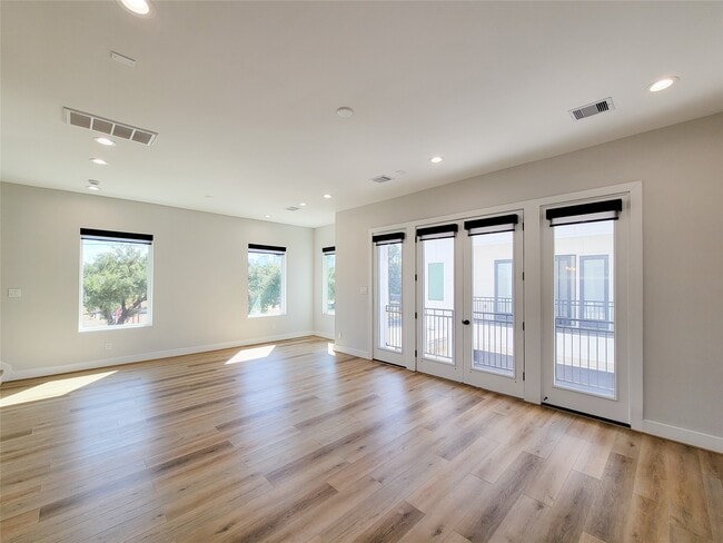 Building Photo - 905 Quitman St