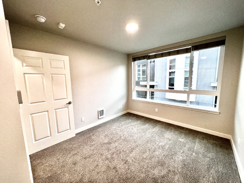 Building Photo - 2330 Yakima Ct