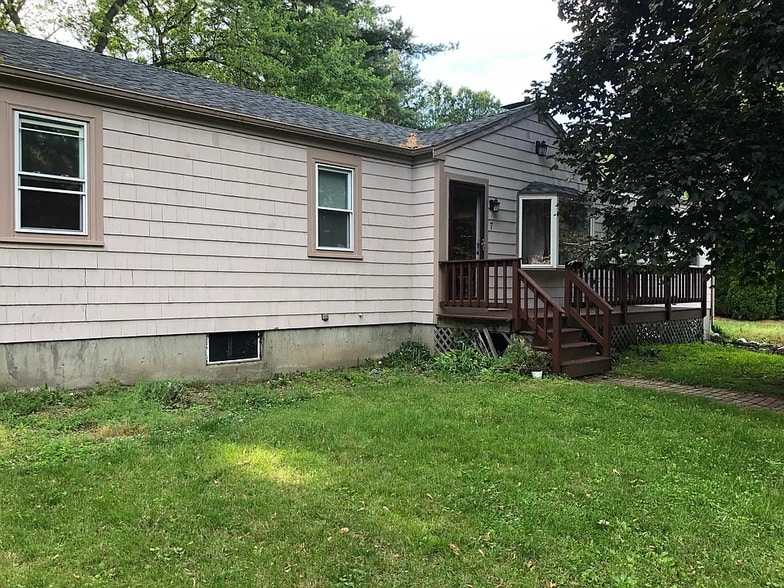 Primary Photo - 7 Durkee Rd