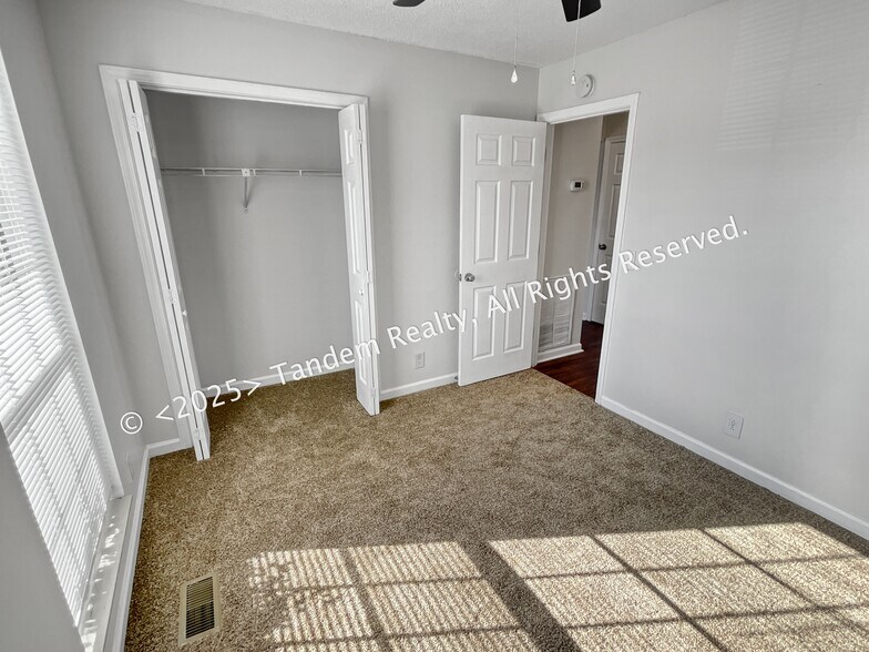 Building Photo - 1412 Woodchimes Ct