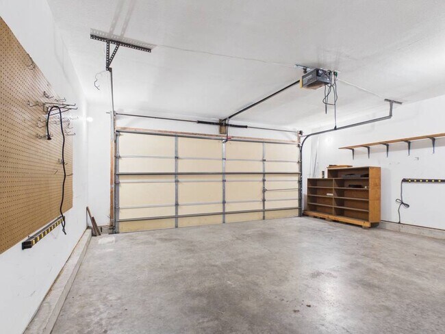 Building Photo - 1213 Fox Run Dr