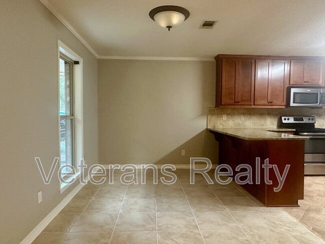 Building Photo - 2316 Demaret Dr