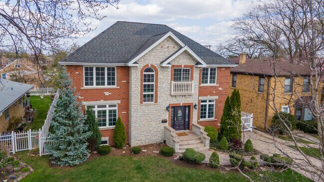 Building Photo - 8105 N Oconto Ave