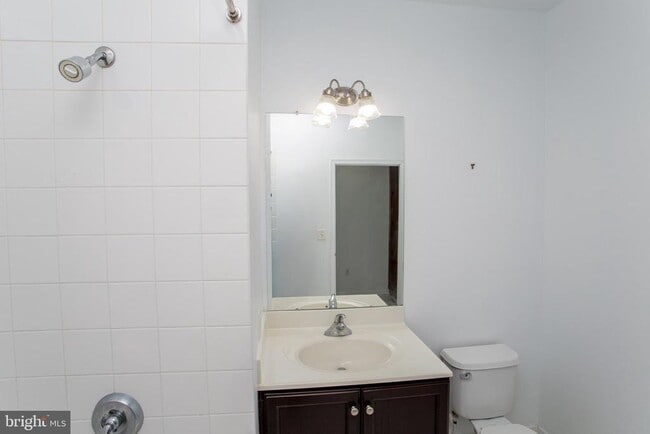 Building Photo - 523 Carson Terrace