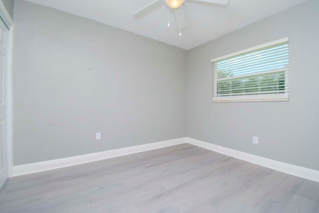 Building Photo - 1313 Eagleview Dr